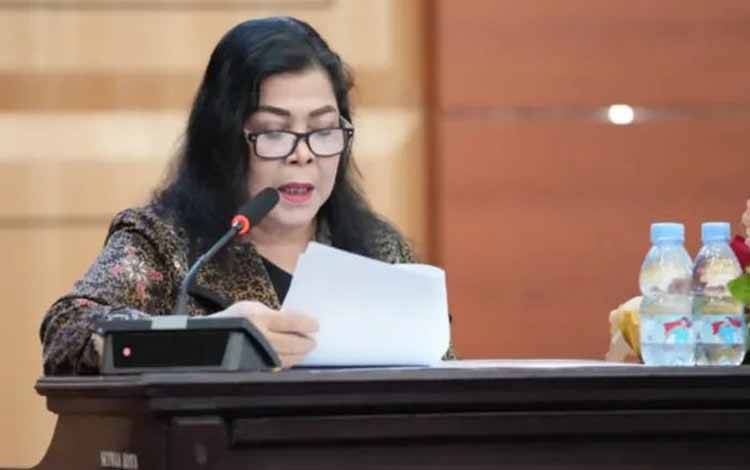Wakil Ketua II DPRD Palangka Raya, Nenie Adriati Lambung (Foto:MARINI)