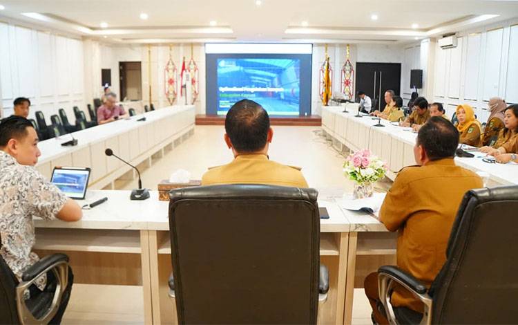 Ekspose Dokumen Feasibility Study (FS) dan Detail Engineering Design (DED) Tempat Pengolahan Sampah Terpadu (TPST) Tahun 2026 di Ruang Rapat Rumah Jabatan Bupati Kapuas, Senin, 23 Februari 2026. (FOTO: Diskominfo Kps)