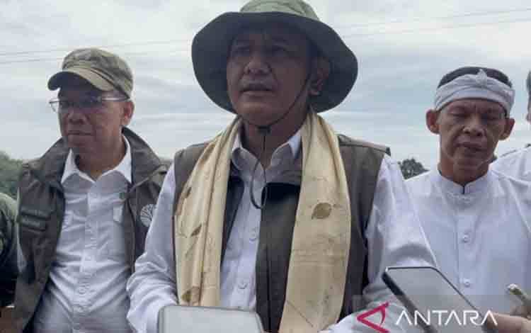 Wakil Menteri Kehutanan (Wamenhut) Rohmat Marzuki di kawasan Taman Nasional Gunung Halimun Salak (TNGHS), Kabupaten Bogor, Jawa Barat, Kamis (26/2/2026). ANTARA/M Fikri Setiawan