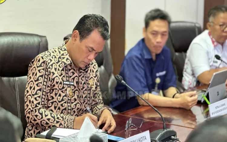 Wakil Wali Kota Palangka Raya, Achmad Zaini? saat rapat dengan BPJS Kesehatan. (FOTO: HUMAS)