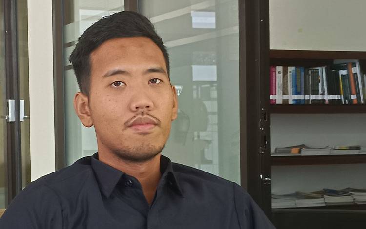 Juru Bicara Pengadilan Negeri Pulang Pisau Mohammad Khairul Muqorobin usai diwawancara, Rabu, 4 Maret 2026. (FOTO: RETHA)