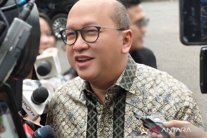Menteri Investasi dan Hilirisasi Rosan Roeslani ditemui di Kompleks Istana Kepresidenan, Jakarta, Rabu (4/3/2026). (ANTARA/Andi Firdaus)