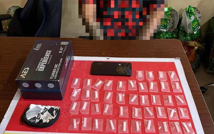 S saat diamankan di Satresnarkoba Polresta Palangka Raya (Foto : IST)