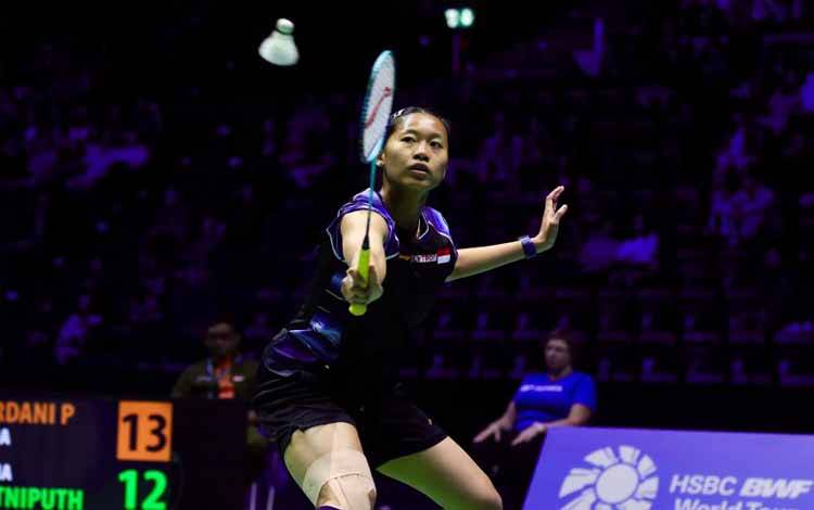 Tunggal putri Indonesia Putri Kusuma Wardani saat melawan wakil Thailand Pitchamon Opatniputh pada perempat final Swiss Open 2026 di St. Jakobshalle, Basel, Jumat (13/3/2026). Putri menang dua gim langsung 21-18, 21-19. (ANTARA/HO-PBSI)