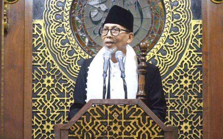 Imam Besar Masjid Nasional Al-Akbar Surabaya Prof Dr HM Ali Azis M.Ag saat menyampaikan khutbah Shalat Idul Fitri 1447 Hijriah, Sabtu (21/3/2026). ANTARA/HO-Masjid Al-Akbar Surabaya
