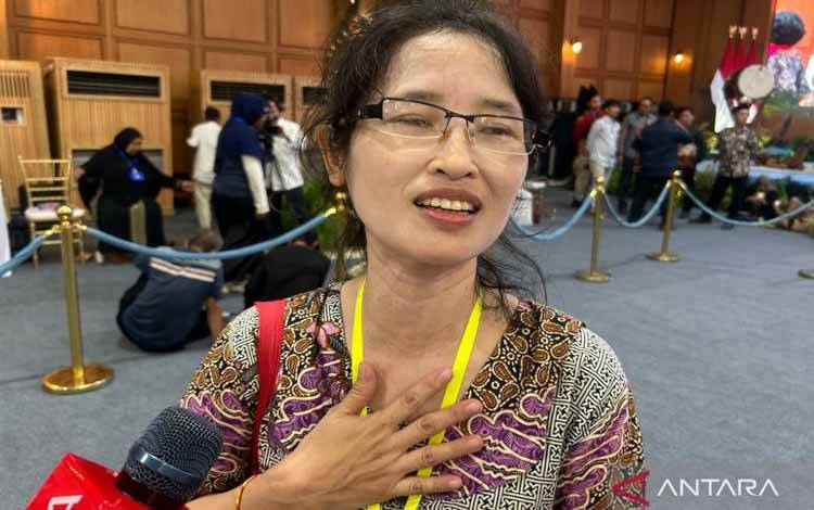 Seorang warga yang berkesempatan menghadiri open house di Istana Kepresidenan, Jakarta, Sabtu (21/3/2026). (ANTARA/Maria Cicilia Galuh)