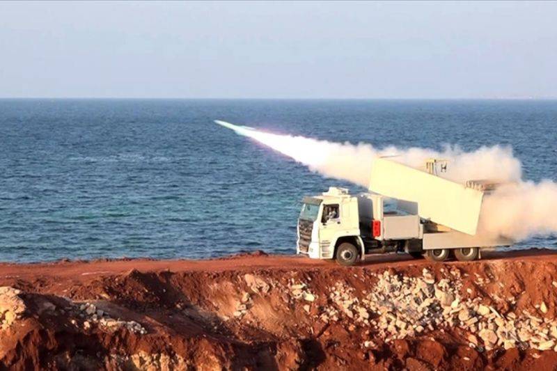 Ilustrasi Iran meluncurkan rudal ke arah pangkalan-pangkalan militer AS di negara Teluk. /ANTARA/Anadolu/py. (Anadolu)