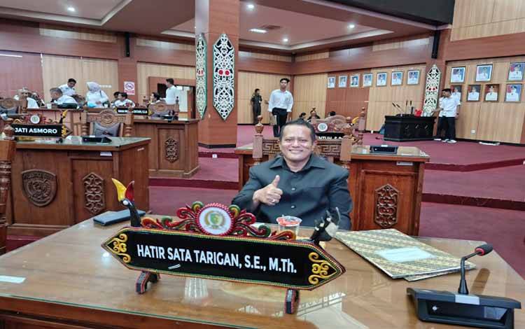 Anggota Komisi I DPRD Palangka Raya, Hatir Sata Tarigan (Foto:MARINI)