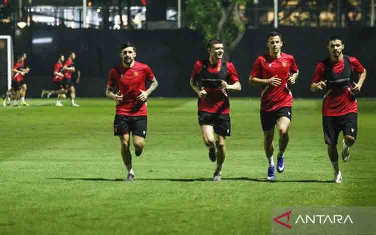 Sejumlah pesepak bola Timnas Bulgaria mengikuti latihan jelang laga FIFA Series di Lapangan A, Kompleks GBK Senayan, Jakarta, Minggu (29/3/2026). Latihan tersebut sebagai persiapan jelang final FIFA Series melawan Indonesia yang berlangsung pada Senin (30/3) di Stadion Utama Gelora Bung Karno. ANTARA FOTO/Asprilla Dwi Adha/YU (ANTARA FOTO/ASPRILLA DWI ADHA)