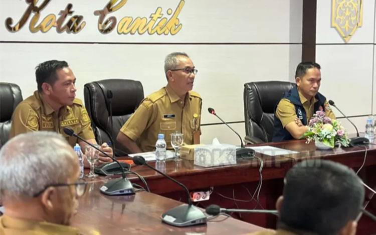 Sekda Palangka Raya Arbert Tombak saat memimpin supervisi penanganan Karhutla 2026 (Foto : Prokopim Palangka Raya)