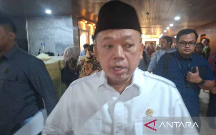 Menteri Agraria dan Tata Ruang/Kepala Badan Pertanahan Nasional (ATR/BPN) Nusron Wahid menjawab pertanyaan dari awak media di Jakarta, Selasa (31/3/2026). (ANTARA/Aji Cakti)