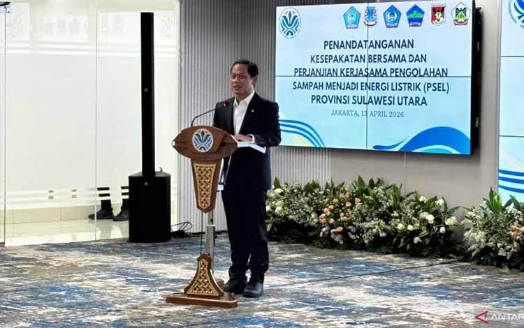 Menteri LH/Kepala BPLH Hanif Faisol Nurofiq memberikan arahan saat penandatanganan perjanjian kerja sama pembanguan Pengolahan Sampah menjadi Energi Listrik (PSEL) di Provinsi Sulawesi Utara di Kantor KLH Jakarta, Senin (13/4/2026) ANTARA/Prisca Triferna