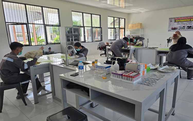 SMKN 5 Palangka Raya melaksanakan Uji Kompetensi Keahlian atau UKK Keperawatan Hewan bagi siswa Jurusan Kesehatan Hewan Tahun Pelajaran 2025/2026.(FOTO: Istimewa)
