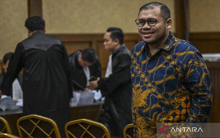 Terdakwa kasus dugaan korupsi pengadaan laptop Chromebook dalam program digitalisasi pendidikan di Kemendikbudristek tahun 2019-2022 Ibrahim Arief bersiap menjalani sidang lanjutan dengan agenda tuntutan di Pengadilan Tipikor, Jakarta, Kamis (16/4/2026). Jaksa penuntut umum menuntut mantan konsultan teknologi di Kemendikbudristek, Ibrahim Arief dengan hukuman 15 tahun penjara dan denda senilai Rp1 miliar subsider 190 hari penjara serta uang pengganti senilai Rp16,9 miliar subsider 7,5 tahun penj