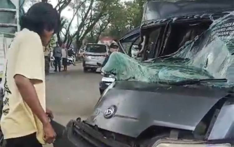 Kondisi pikap usai terlibat insiden lakalantas di Jalan Lumba-Lumba, Trisakti, Banjarmasin, Selasa, 21 April 2026. (FOTO: Rescue Bjm)