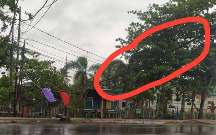 Kondisi kabel di Jalan Pati Rumbih, Kuala Kapuas pada Rabu, 22 April 2026 yang dilaporkan mengalami penurunan/? (FOTO: Rescue Kps)