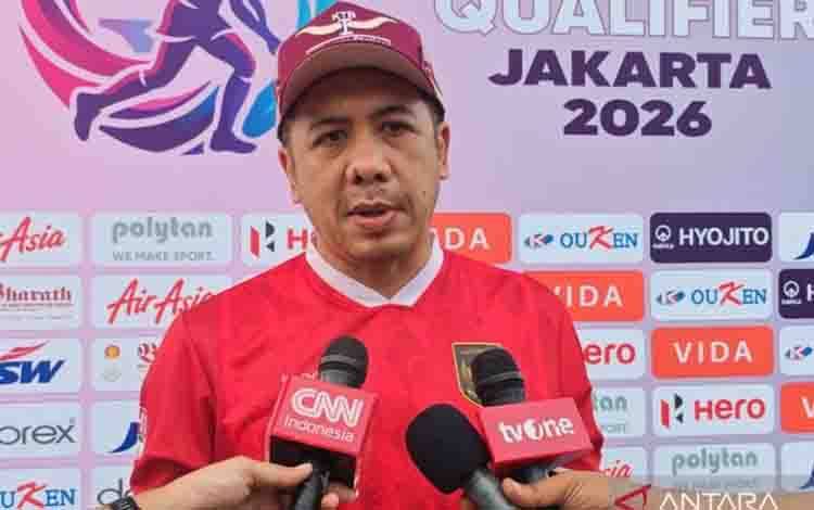Sekretaris Jenderal Pengurus Pusat Federasi Hoki Indonesia Yasser Arafat memberikan keterangan kepada awak media di Senayan, Jakarta, Kamis (23/4/2026). (ANTARA/Aloysius Lewokeda)