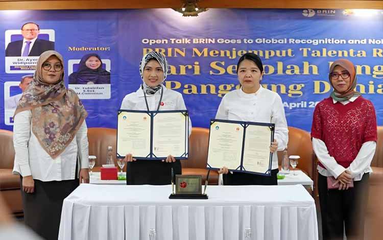 Pusat Prestasi Nasional (Puspresnas) Kemendikdasmen dan Badan Riset dan Inovasi Nasional (BRIN) di Jakarta pada Sabtu (25/4/2926) melakukan penandatanganan perjanjian kerja sama yang berfokus pada pembinaan dan pengembangan talenta, khususnya bagi calon finalis Olimpiade Penelitian Siswa Indonesia (OPSI) serta pemenang OPSI yang akan mengikuti kompetisi internasional. ANTARA/HO-Humas Kemendikdasmen