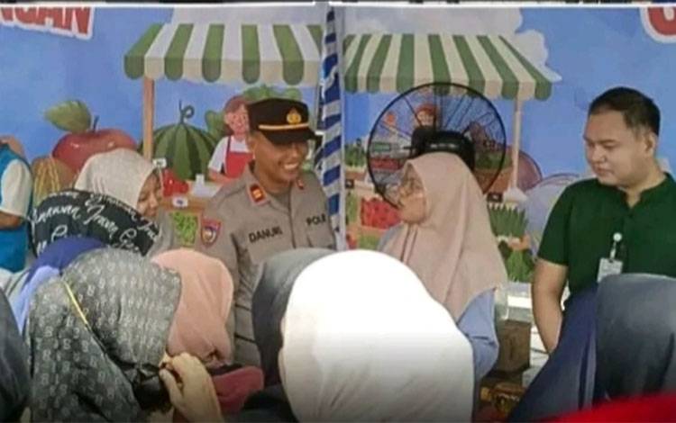 Gerakan Pangan Murah (GPM) yang digelar di Pelabuhan Danau Mare, Kabupaten Kapuas, Rabu, 29 April 2026. (Humas Polres Kps)