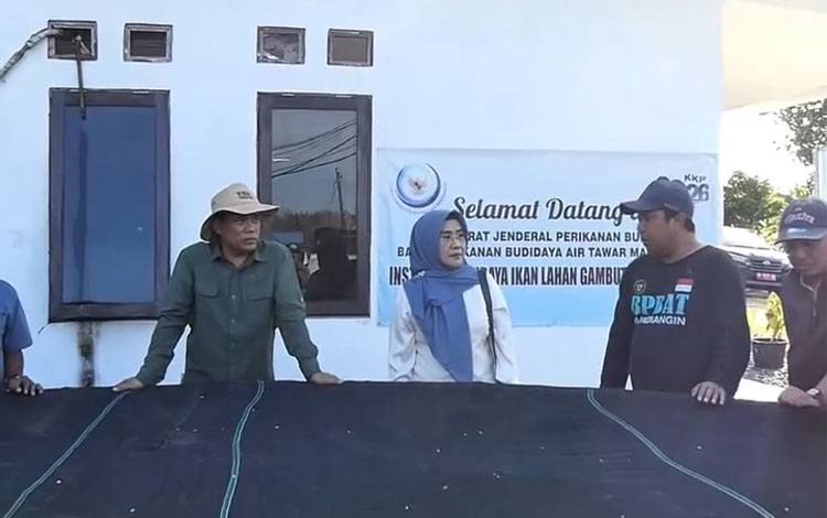 Wakil Wali Kota Palangka Raya Achmad Zaini saat mengujungi Ibilaga Kabupaten Pulang Pisau (Foto : IST)