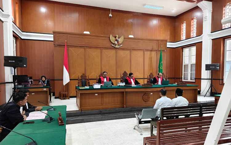 Suasana sidang perdana dua terdakwa jaksa palsu, Ahmad Apuh Maulana dan Rusman menjalani sidang perdana di Pengadilan Negeri Tipikor Makassar, Sulawesi Selatan, Kamis (30/4/2026). ANTARA/HO-Dokumentasi Kejati Sulsel