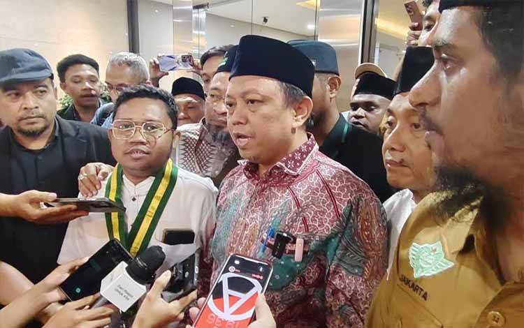 Aliansi Ormas Islam Menjaga Kerukunan Umat memberikan keterangan pers usai melaporkan pegiat media sosial Ade Armando dan Permadi Arya serta politisi Grace Natalie ke polisi terkait video ceramah Jusuf Kalla (JK) ke kepolisian di Gedung Bareskrim Polri, Jakarta, Senin (4/5/2026). ANTARA/Nadia Putri Rahmani