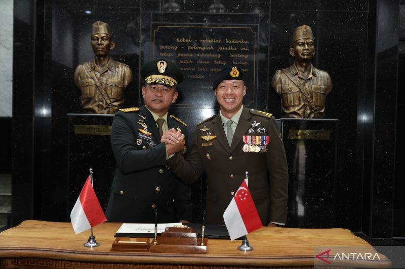 Kepala Staf TNI Angkatan Darat (KSAD) Jenderal TNI Maruli Simanjuntak (kiri) bertemu dengan Chief of Army Singapore Army Major General Cai Dexian di Markas Besar Angkatan Darat (Mabesad), Jakarta Pusat, Senin.(4/5/2026). (ANTARA/HO-Humas TNI AD)