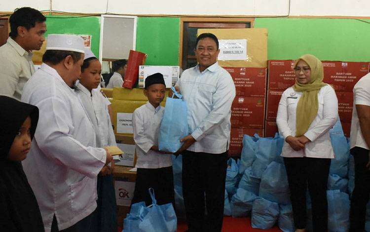 Wakil Gubernur Kalimantan Tengah (Kalteng), Edy Pratowo saat mengunjungi LKS Berkah Palangka Raya. (FOTO: BIRO ADPIM SETDA KALTENG)
