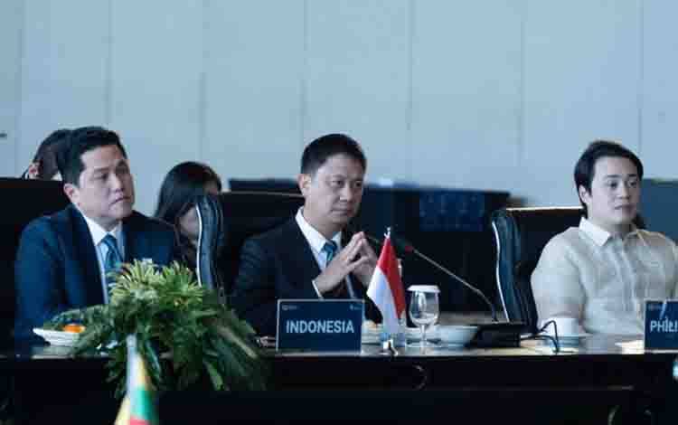 Menpora Erick Thohir (kiri) bersama Menteri Olahraga Filipina Patrick Gregorio dalam Southeast Asia Ministerial Meeting on Youth and Sports (SEAMMYS) 2026 di Bali, Selasa (5/5/2026). ANTARA/HO-Kemenpora