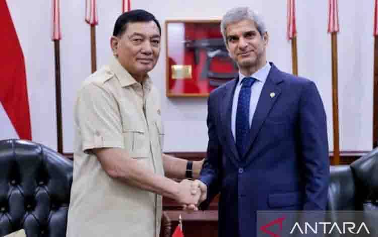 Menteri Pertahanan Sjafrie Sjamsoeddin bertemu dengan Duta Besar Kuwait untuk Indonesia H.E. Khalid Jassim Alyassin di Kantor Kementerian Pertahanan, Jakarta Pusat, Rabu (6/5/2026). ANTARA/Ho-Humas Kemhan