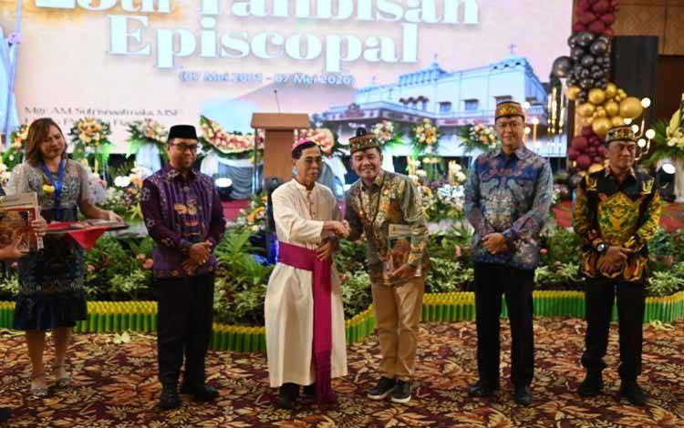 Perayaan Syukur 25 Tahun Tahbisan Uskup Tahun 2026 dihadiri Gubernur Kalimantan Tengah Agustiar Sabran di Swiss-Belhotel Danum. (FOTO: BIRO ADPIM SETDA KALTENG)