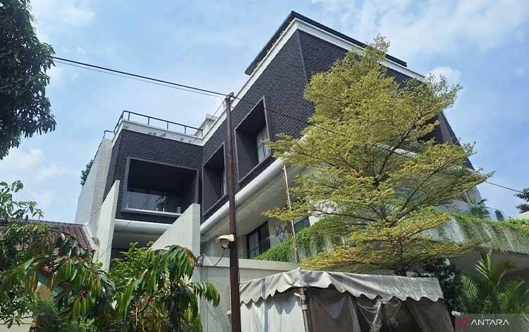 Lokasi kebakaran rumah Anggota IV Badan Pemeriksa Keuangan (BPK) Republik Indonesia Haerul Saleh di Jalan TB Simatupang No 3, RT03/RW02, Tanjung Barat, Jagakarsa, Jakarta, Jumat (8/5/2026). ANTARA/Luthfia Miranda Putri. (Luthfia Miranda Putri)