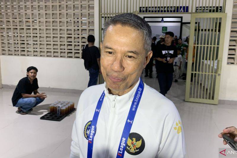 Sekretaris Jenderal (Sekjen) PSSI Yunus Nusi saat ditemui awak media termasuk ANTARA di Stadion Maguwoharjo, Sabtu (9/5/2026), setelah dirinya menghadiri final Pegadaian Championship 2025/2026 antara PSS Sleman melawan Garudayaksa. Laga ini dimenangkan Garudayaksa melalui adu penalti 4-3. (ANTARA/Zaro Ezza Syachniar)