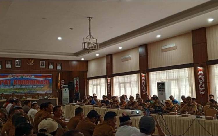 Rapat Koordinasi Pengendalian Kebakaran Hutan dan Lahan dalam rangka Kesiapsiagaan Penanggulangan Karhutla di Wilayah Kabupaten Kapuas Tahun 2026, Selasa, 12 Mei 2026. (FOTO: Diskominfo Kps)