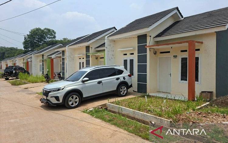 Ilustrasi - Deretan rumah yang berlokasi di kompleks perumahan di Cileungsi, Kabupaten Bogor, Jawa Barat. (ANTARA/Aji Cakti)