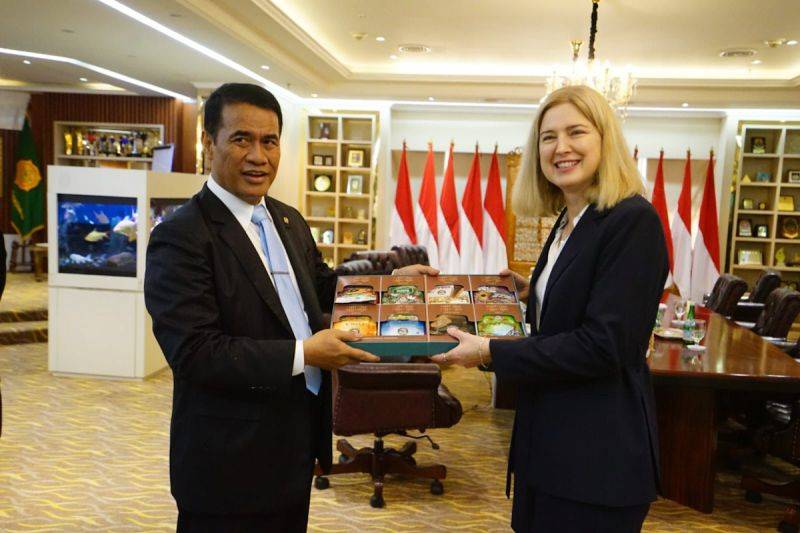 Menteri Pertanian Republik Indonesia Andi Amran Sulaiman (kiri), Menteri Pertanian Perikanan dan Kehutanan Australia Julie Collins MP (kanan). ANTARA/HO-Dokumentasi Kementan