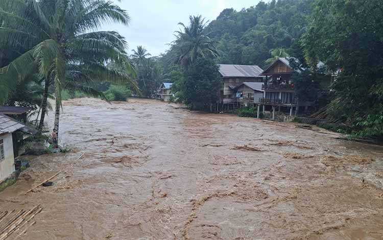 Kondisi debit air di Sungai Amandit, Loksada, Hulu Sungai Selatan, Minggu, 17 Mei 2026. (FOTO: BIB Kalimantan)