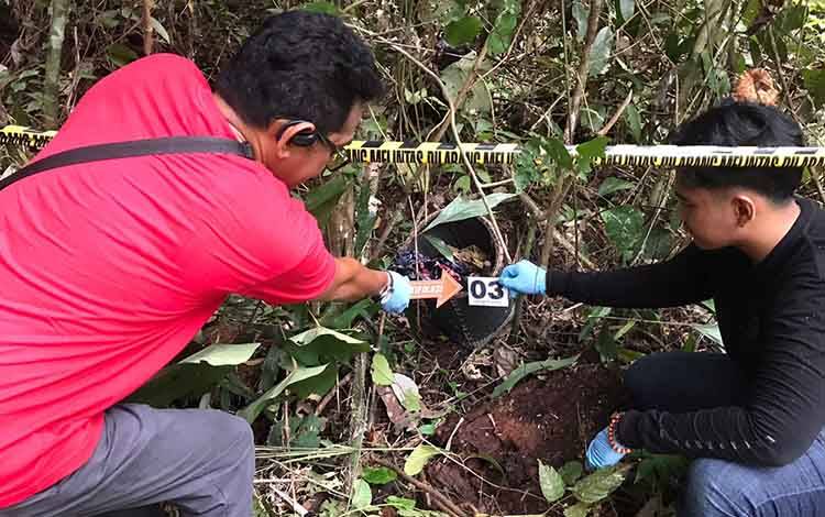 Proses olah TKP penemuan jasad Rawita Sidum (73), warga RT 02 Desa Wuran, Kecamatan Karusen Janang, Kabupaten Barito Timur, yang dinyatakan hilang sejak Jumat, 15 Mei 2026. (FOTO: IST)