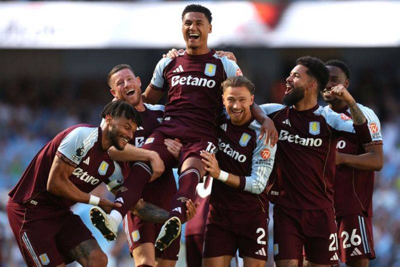 Para pemain Aston Villa berselebrasi setelah mereka berhasil mengalahkan Manchester City dengan skor 2-1 pada pekan ke-38 atau terakhir Liga Inggris 2025/26 di Stadion Etihad, Minggu. (X/premierleague)