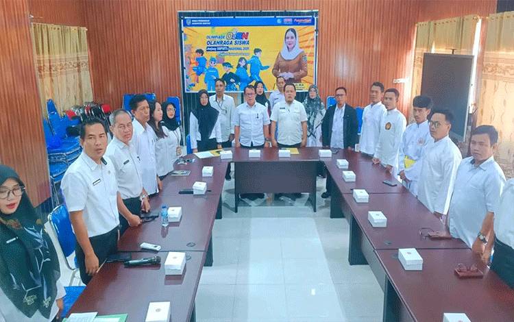 Disdik Seruyan saat pembukaan Olimpiade Olahraga Siswa Nasional (O2SN) jenjang SD dan SMP Tahun 2026. (Foto: Ist)