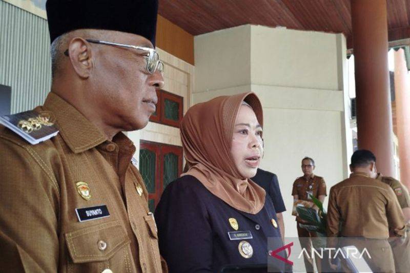 Bupati Kotawaringin Barat Nurhidayah diwawancarai awak media. ANTARA/Safitri RA