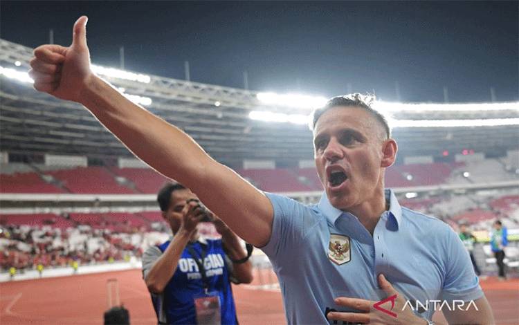 Pelatih Timnas Indonesia John Herdman berselebrasi usai laga melawan Timnas Oman dalam laga FIFA Match Day di Stadion Utama Gelora Bung Karno (SUGBK), Senayan, Jakarta, Jumat (5/6/2026). Timnas Indonesia berhasil menundukkan Oman dengan skor 3-0. ANTARA FOTO/Aditya Pradana Putra/bar (ANTARA FOTO/ADITYA PRADANA PUTRA)