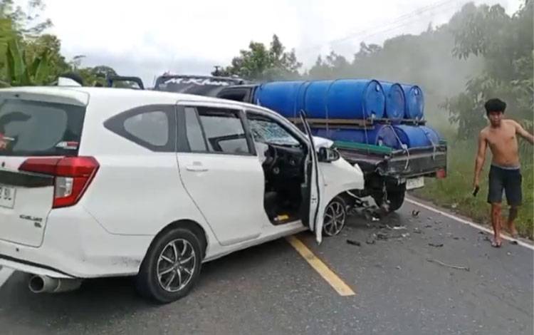 Situasi TKP sesaat pasca insiden lakalantas di Jalan Trans Kalimantan, sekitar Deaa Garong-Henda, Pulang Pisau, Kamis, 11 Juni 2026. (FOTO: TRC Pulpis)