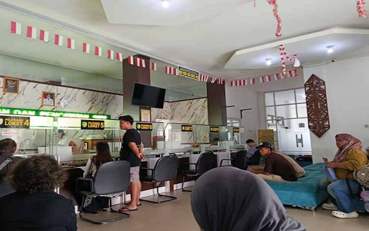 Pelayanan kantor Dukcapil Palangka Raya, Jumat 12 Juni 2026 (FOTO:MARINI)