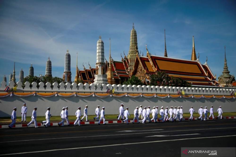 Arsip foto - Sejumlah tentara berjalan menuju Istana Kerajaan saat acara penobatan Raja Maha Vajiralongkorn di Bangkok, Thailand, Sabtu (4/5/ 2019). ANTARA FOTO/REUTERS/Navesh Chitrakar/wsj.