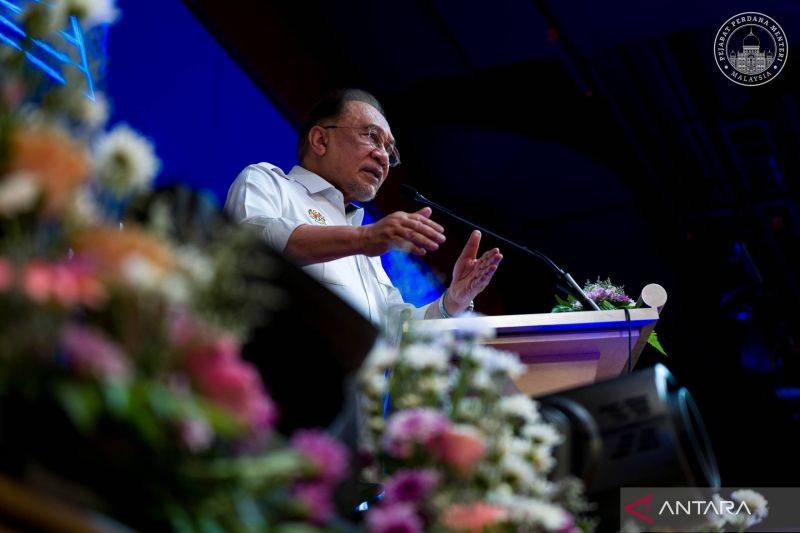 Perdana Menteri Malaysia Anwar Ibrahim saat menghadiri Rapat Umum Tahunan KOPROJAYA di Putrajaya, Malaysia, Minggu (14/6/2026). /ANTARA/HO-Kantor Perdana Menteri Malaysia.