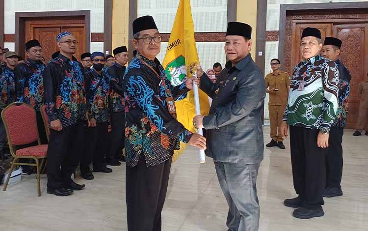 Bupati Kotawaringin Timur Halikinnor melepas kontingen MTQ Korpri, Senin, 22 Juni 2026. (FOTO: DEWIP)