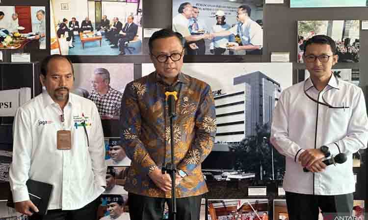 Chief Operating Officer (COO) Danantara Dony Oskaria (tengah) bersama Deputi Pencegahan dan Monitoring KPK Aminudin (kiri) dan Juru Bicara KPK Budi Prasetyo memberikan keterangan setelah KPK melakukan pertemuan dengan BPI Danantara di Gedung Pusat Edukasi Antikorupsi KPK, Jakarta, Senin (29/6/2026). ANTARA/Rio Feisal