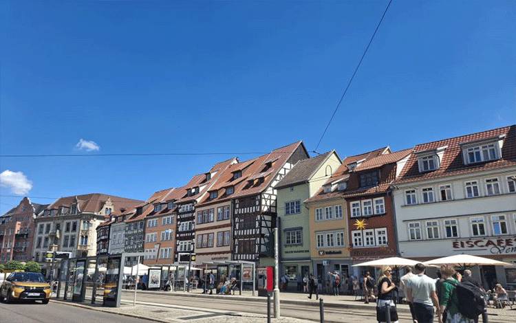 Orang-orang beraktivitas di Erfurt, ibu kota Negara Bagian Thringen, Jerman (2/7/2026). (ANTARA/Katriana)