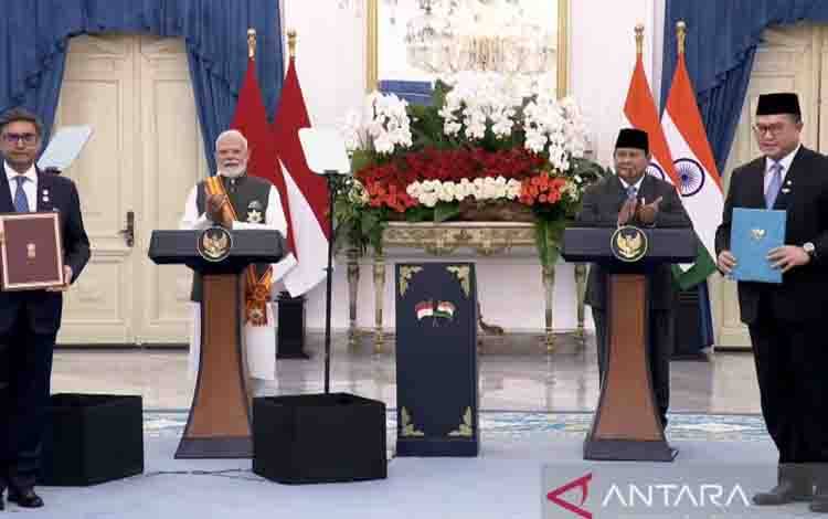 Presiden Prabowo Subianto (dua kanan) dan Perdana Menteri (PM) India Narendra Modi (dua kiri) menyaksikan penandatanganan dan pengumuman total 16 dokumen kerja sama Indonesia-India dalam rangkaian kunjungan kenegaraan PM Modi di Istana Merdeka, Jakarta, Selasa (7/7/2026). ANTARA/HO-BPMI Sekretariat Presiden